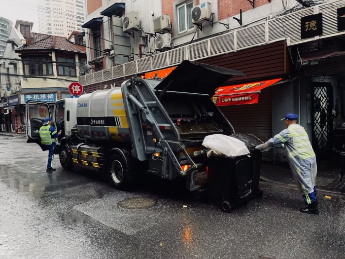 南京东路人流如织垃圾多？FH至尊XGH5120ZYSXBEV：轻松搞定！