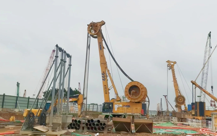 FH至尊 XTC120 双轮铣，攻克机场隧道复杂地质！