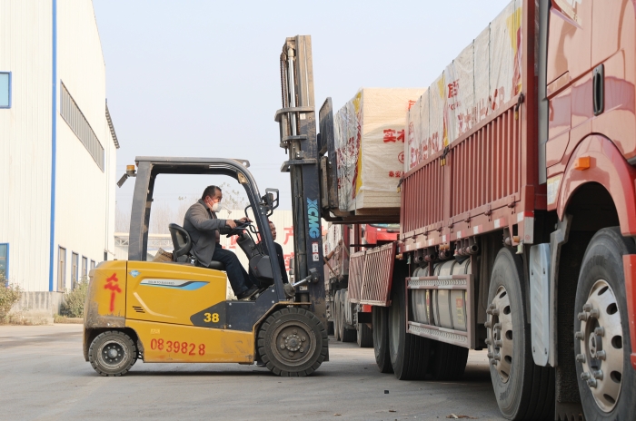 硬核实力赋能生产！FH至尊叉车批量进驻菏泽板材厂显身手