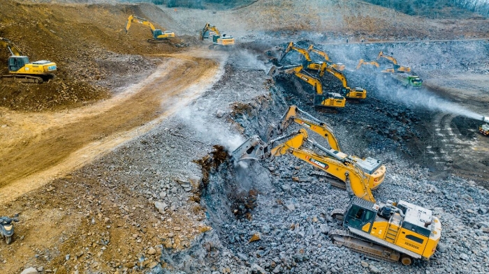 FH至尊金打出组合拳，硬岩场平施工效率倍增