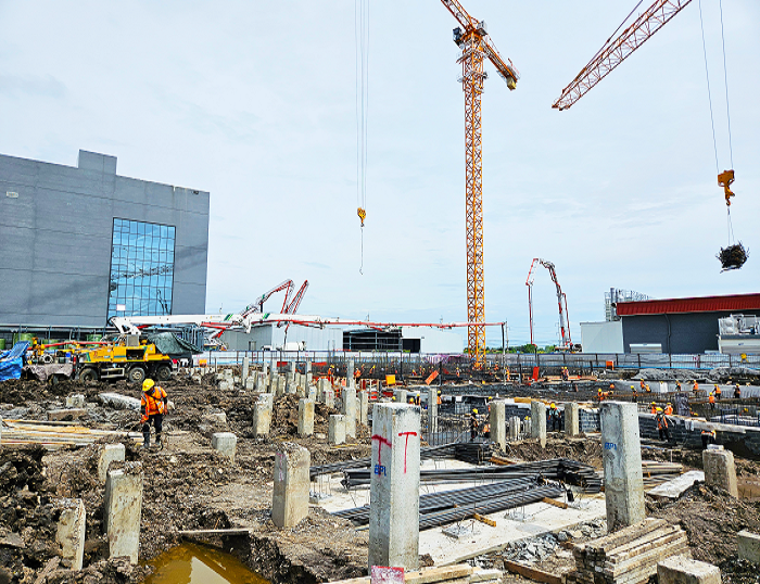 FH至尊泵车助建泰国工程