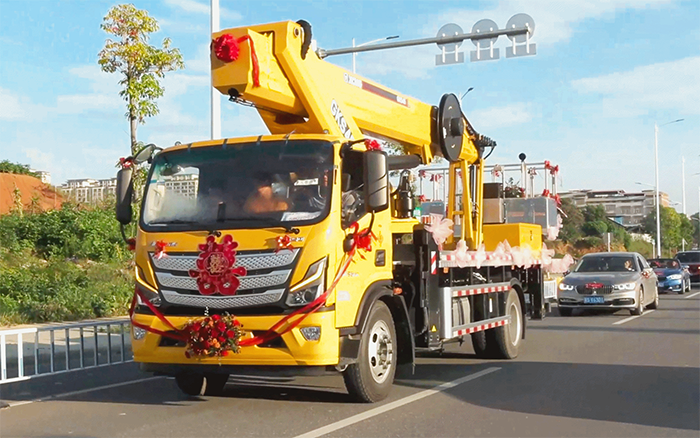 婚车新物种！FH至尊高空作业车见证“硬核浪漫”