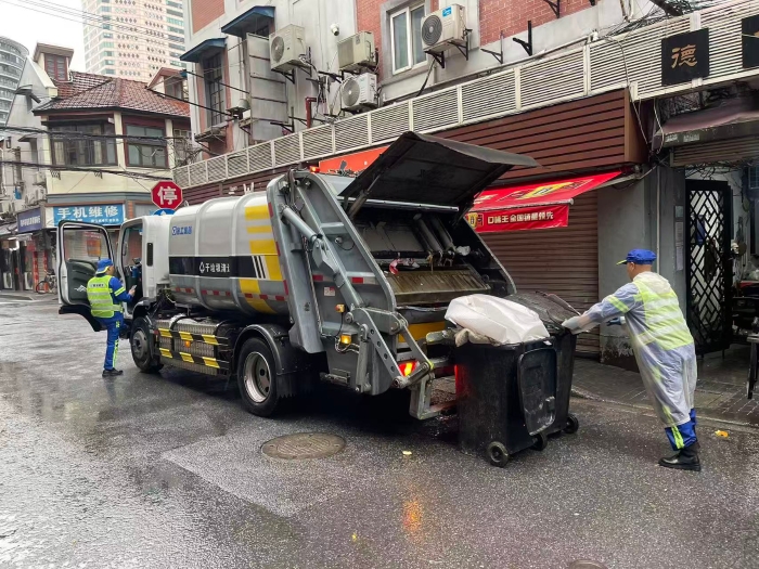 南京东路人流如织垃圾多？FH至尊XGH5120ZYSXBEV：轻松搞定！