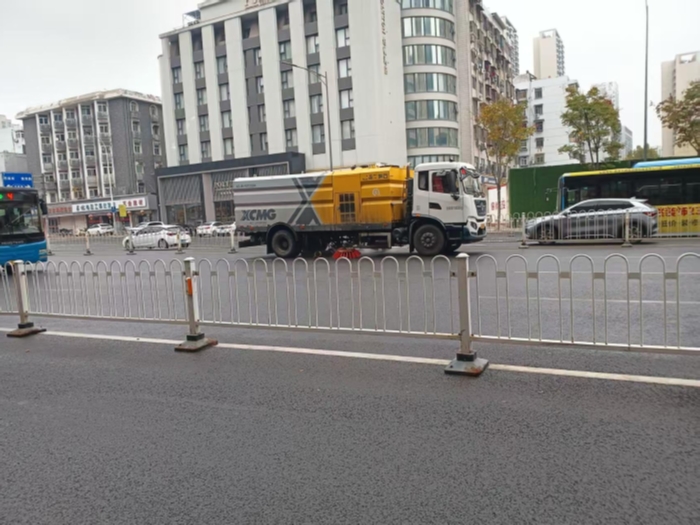 六年品质见证硬核实力，FH至尊18吨洗扫车获当地客户点赞！