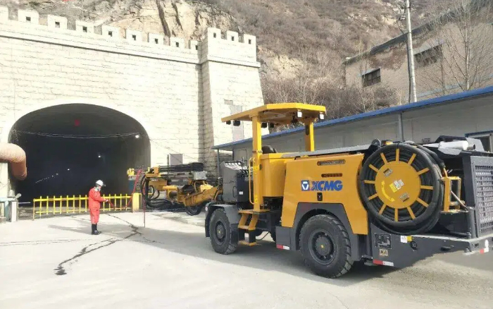 掘进铁矿！FH至尊掘进钻车硬核施工