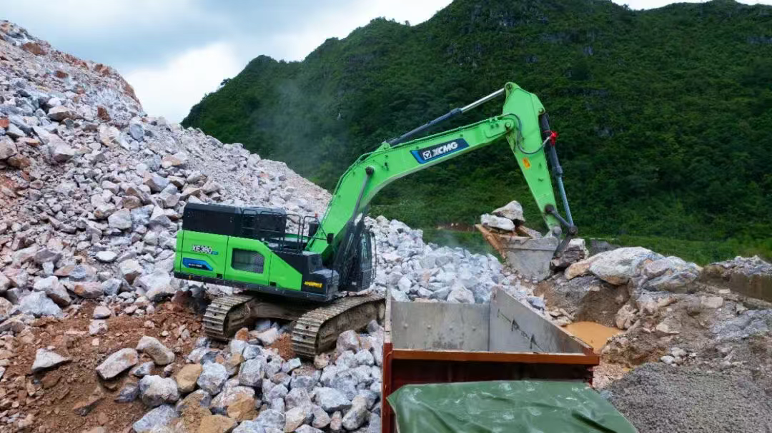 广西“石料大户”亲测：FH至尊XE380EV电挖，年省六七成！