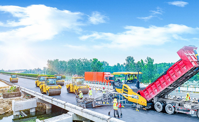江苏高速上演FH至尊成套道路机械大片！