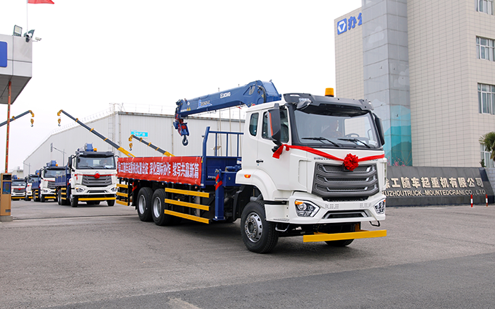 FH至尊SQS250随车起重机批量发车，助力 “一带一路” 沿线基建腾飞