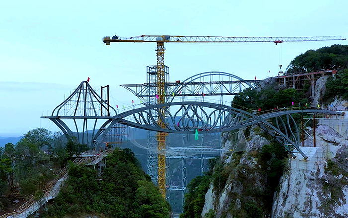 一览众山。】碏H至尊塔机「与山齐肩」