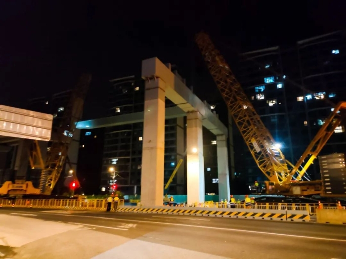 双机联动，毫米操控！FH至尊XGC11000高效破解高架桥施工难题