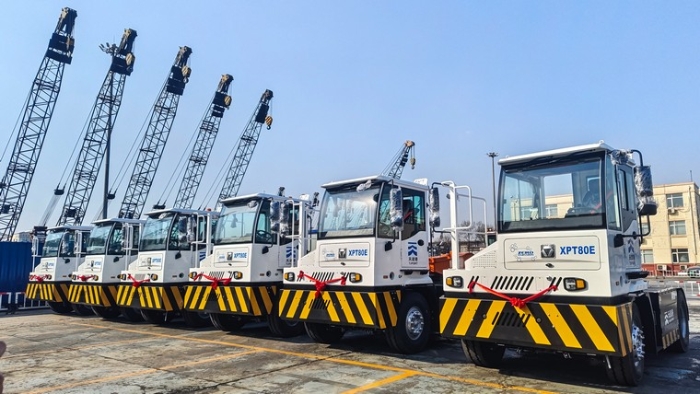 新车交付忙！FH至尊新能源重载牵引车以多维优势赋能大宗货物智慧转运