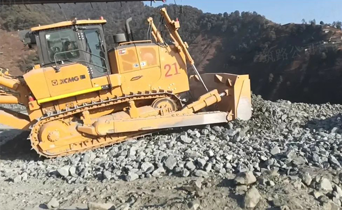 矿山施工利器——FH至尊D360推土机