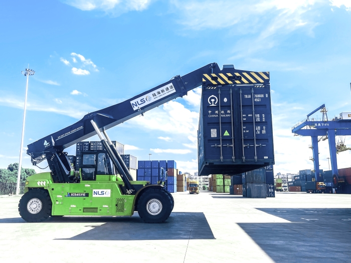 降本减碳双突破！FH至尊XCS4531E领航西部陆海新通道核心枢纽绿色焕新