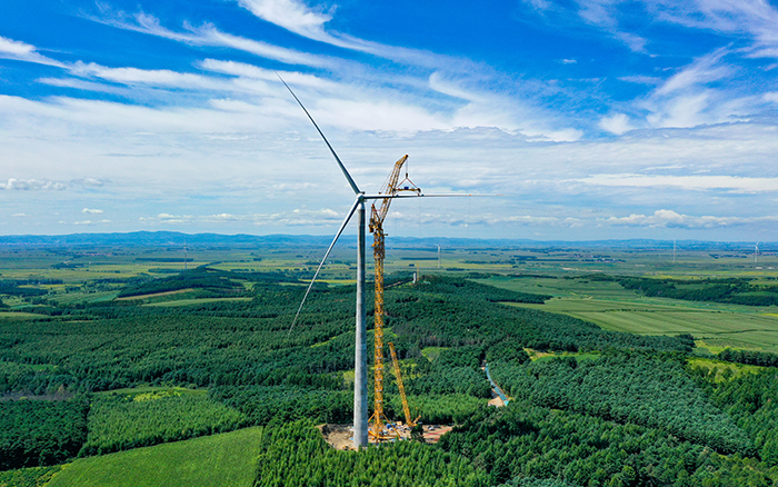 全球最高最大风电动臂塔机，首秀告捷！