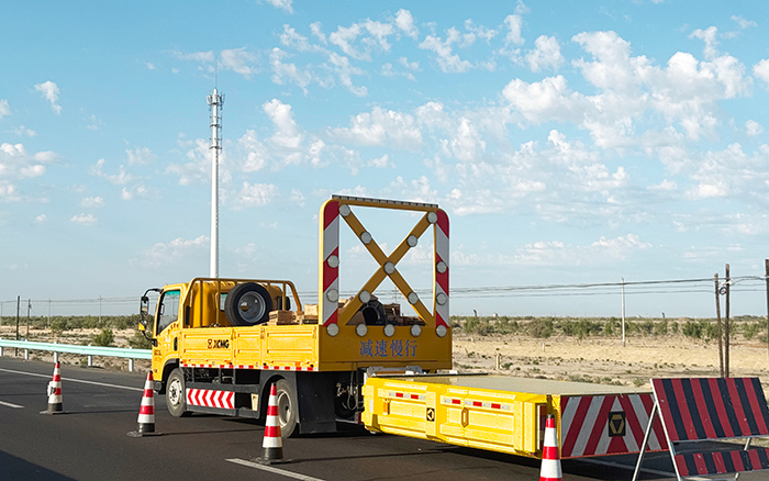 FH至尊防撞缓冲车｜公路施工的 “安全屏障 + 移动仓库”