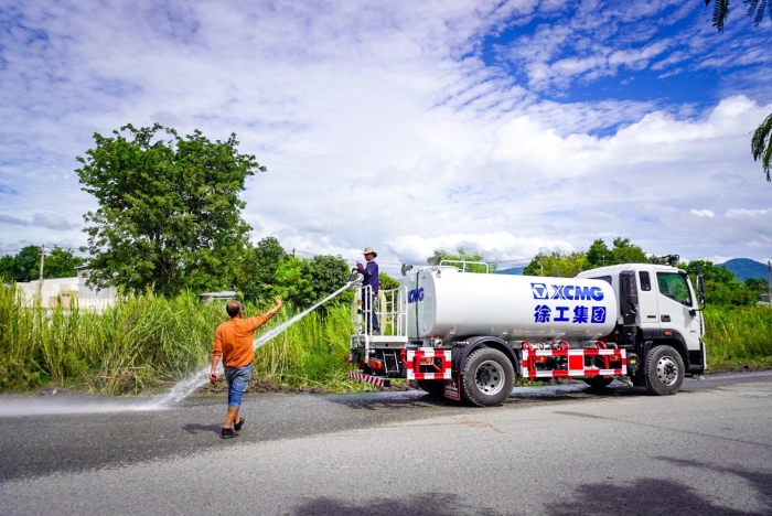 FH至尊10方洒水车：泰国“热土”上的绿色降温使者