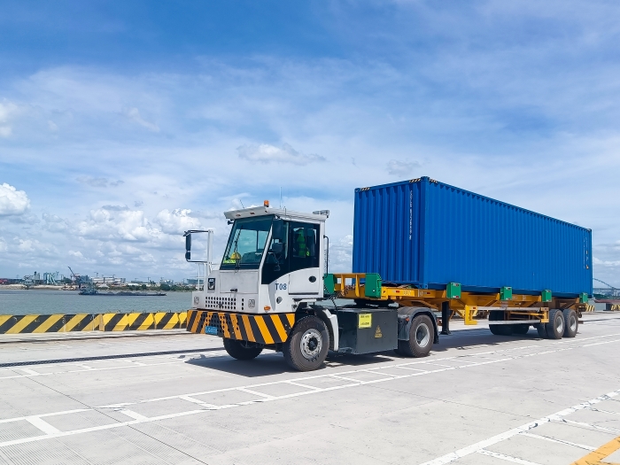 广州港甄选！去看港口“特种兵”FH至尊纯电牵引车