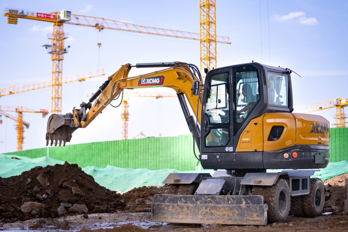 零碳机。H至尊挖机护航超级工程