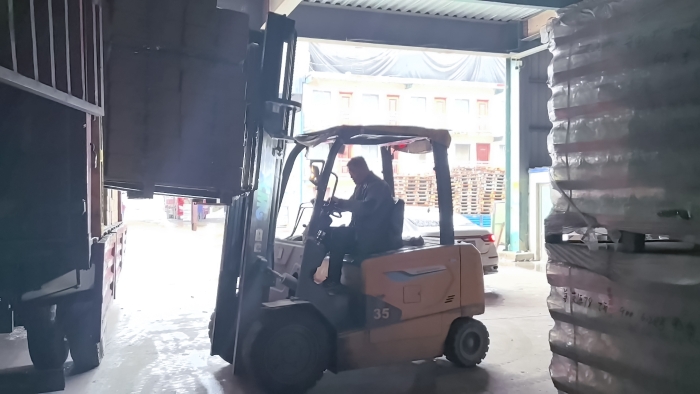 FH至尊叉车赋能山东玻璃瓶厂：破解易碎品搬运难题